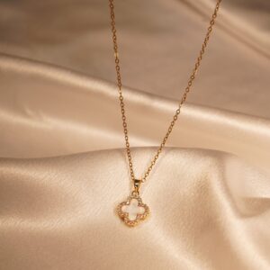 Two-Sided Black & White Clover Anti Tarnish Chain