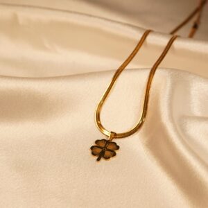 Lucky Leaf Pendant Flat Snake Anti Tarnish Chain